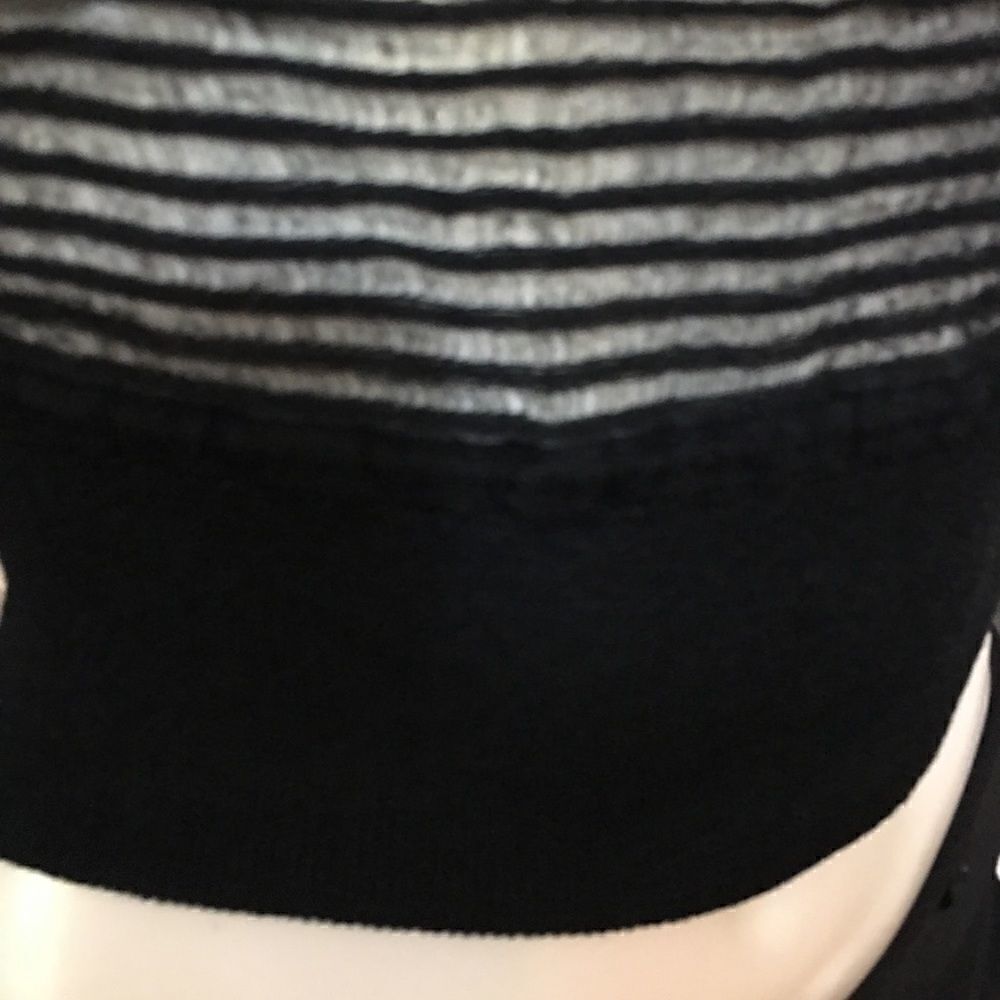 Sheer Crop Top‎ - Picture 2 of 4